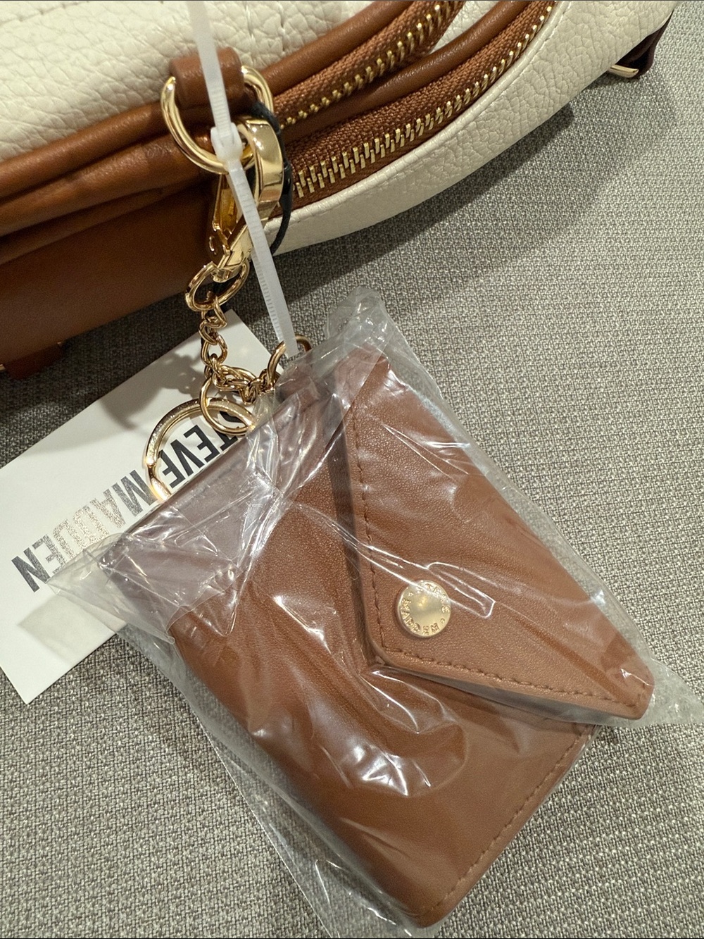 Steve Madden Cream and Tan Pebbled Crossbody Bag with Gold Logo - Picture 3 of 3
